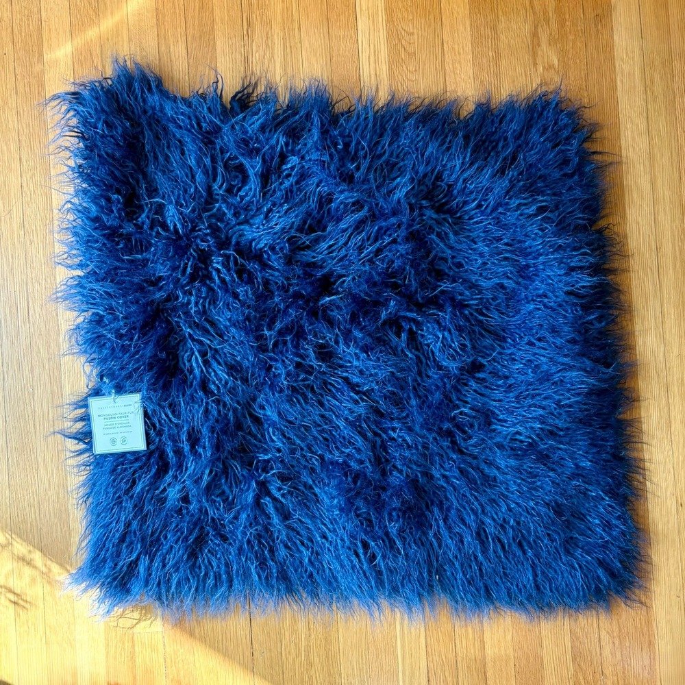 NEW Pottery Barn Dorm Mongolian Faux Fur Pillow Cover Navy Blue 26" Sq #2967A - Picture 1 of 7